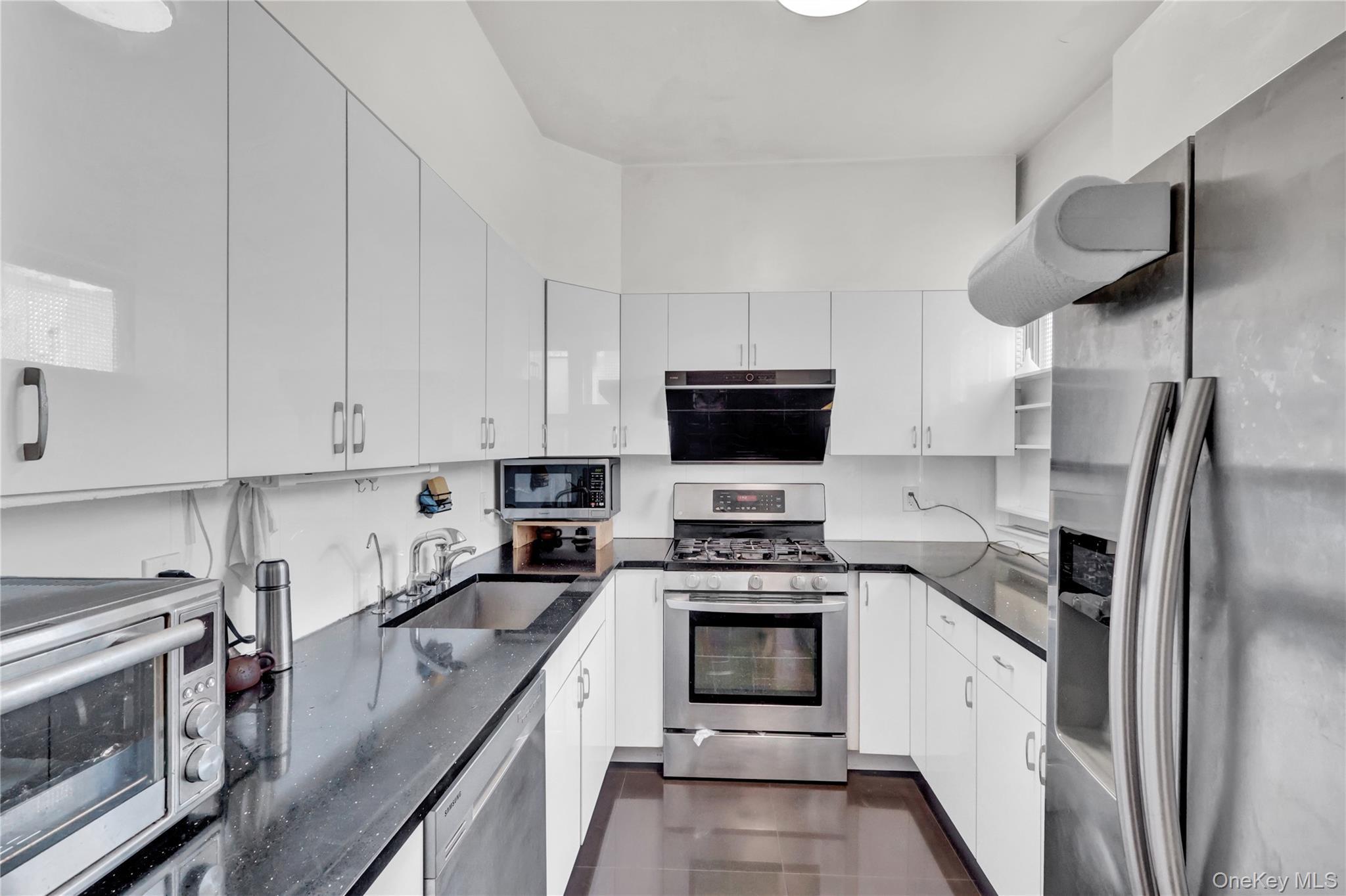 Single Family Commonwealth  Queens, NY 11426, MLS-934651-6