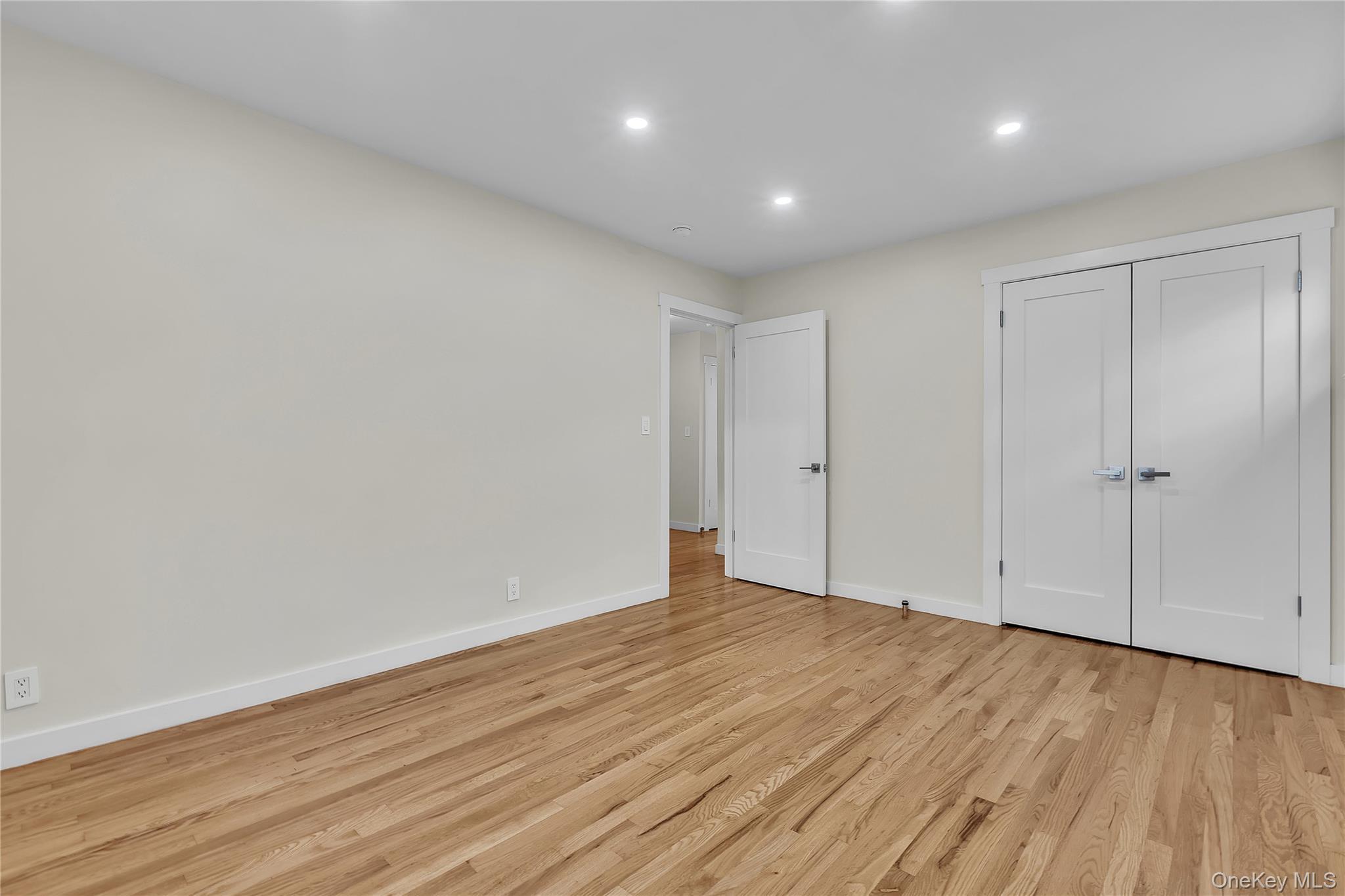 Single Family Tenbroeck Bronx, NY 10469, MLS-934728-11