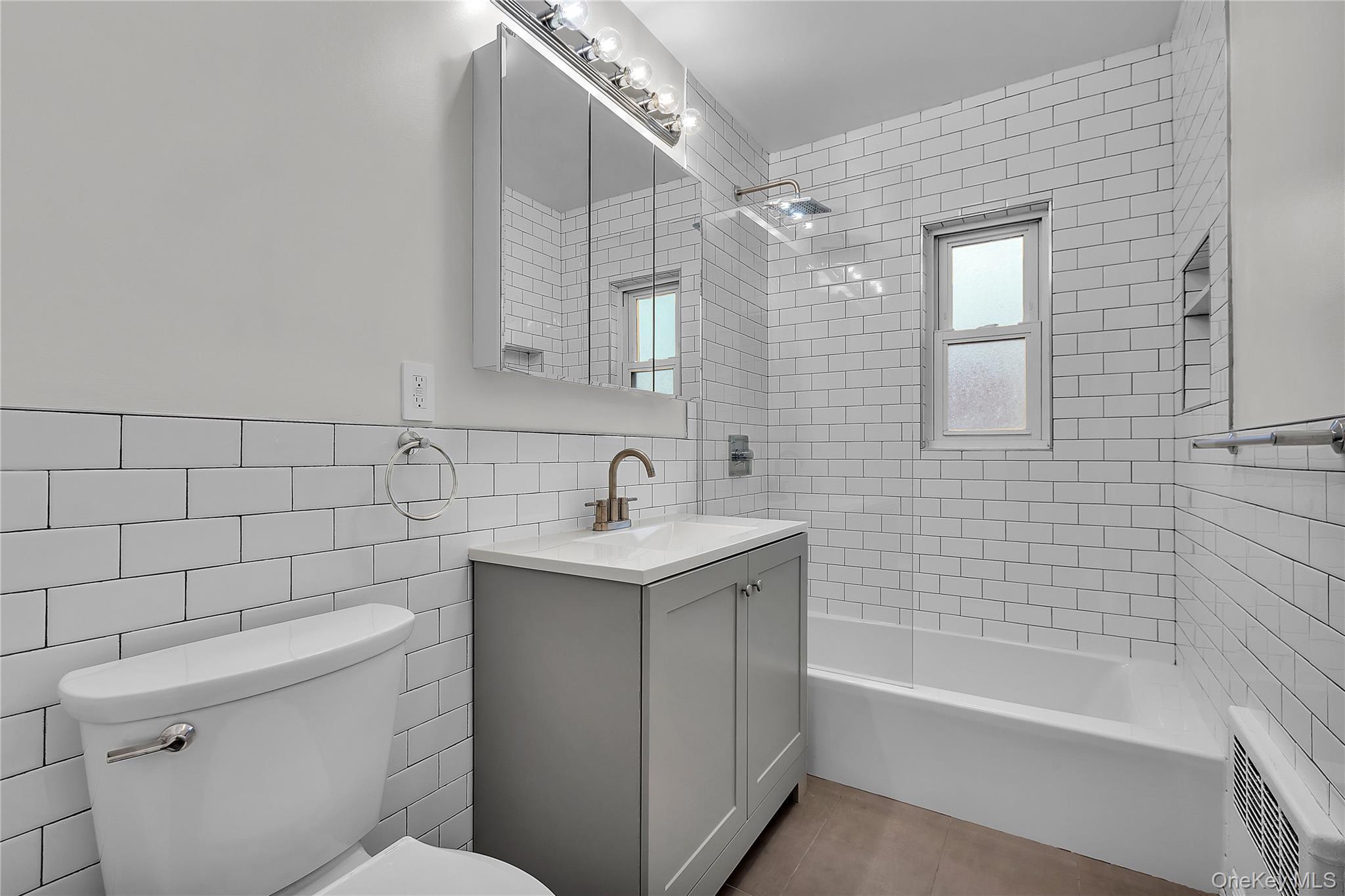 Single Family Tenbroeck Bronx, NY 10469, MLS-934728-14