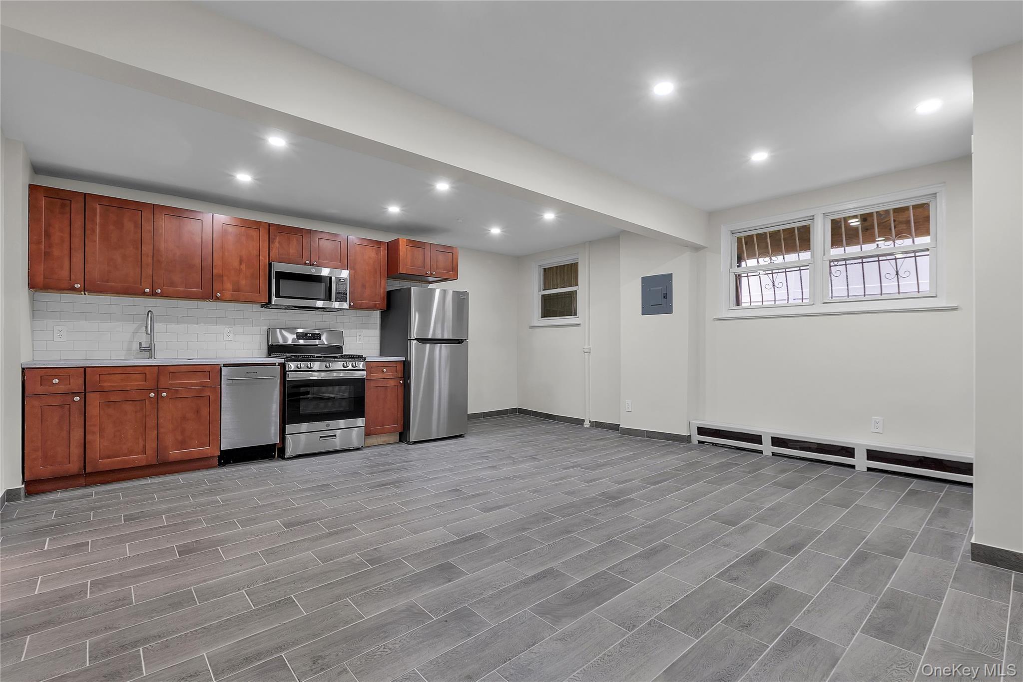 Single Family Tenbroeck Bronx, NY 10469, MLS-934728-18