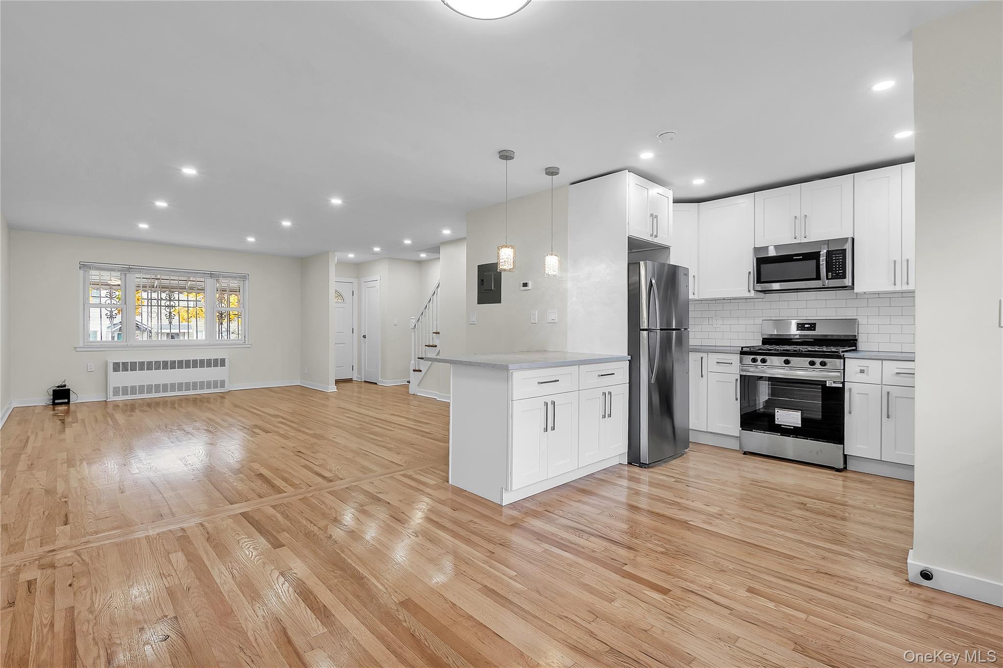 Single Family Tenbroeck Bronx, NY 10469, MLS-934728-4