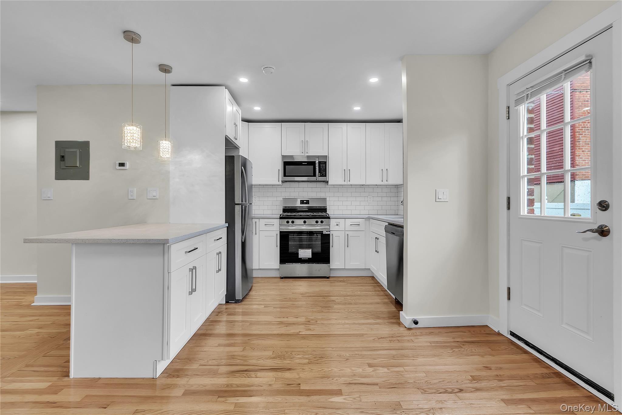 Single Family Tenbroeck Bronx, NY 10469, MLS-934728-5