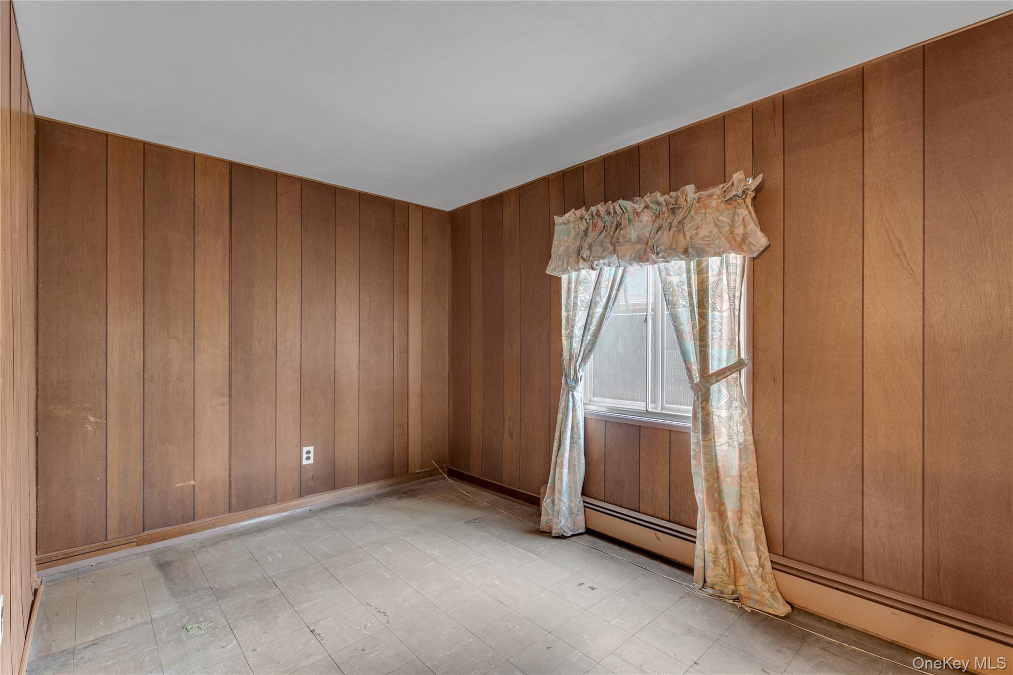 Single Family Split Cedar  Suffolk County, NY 11749, MLS-934869-11