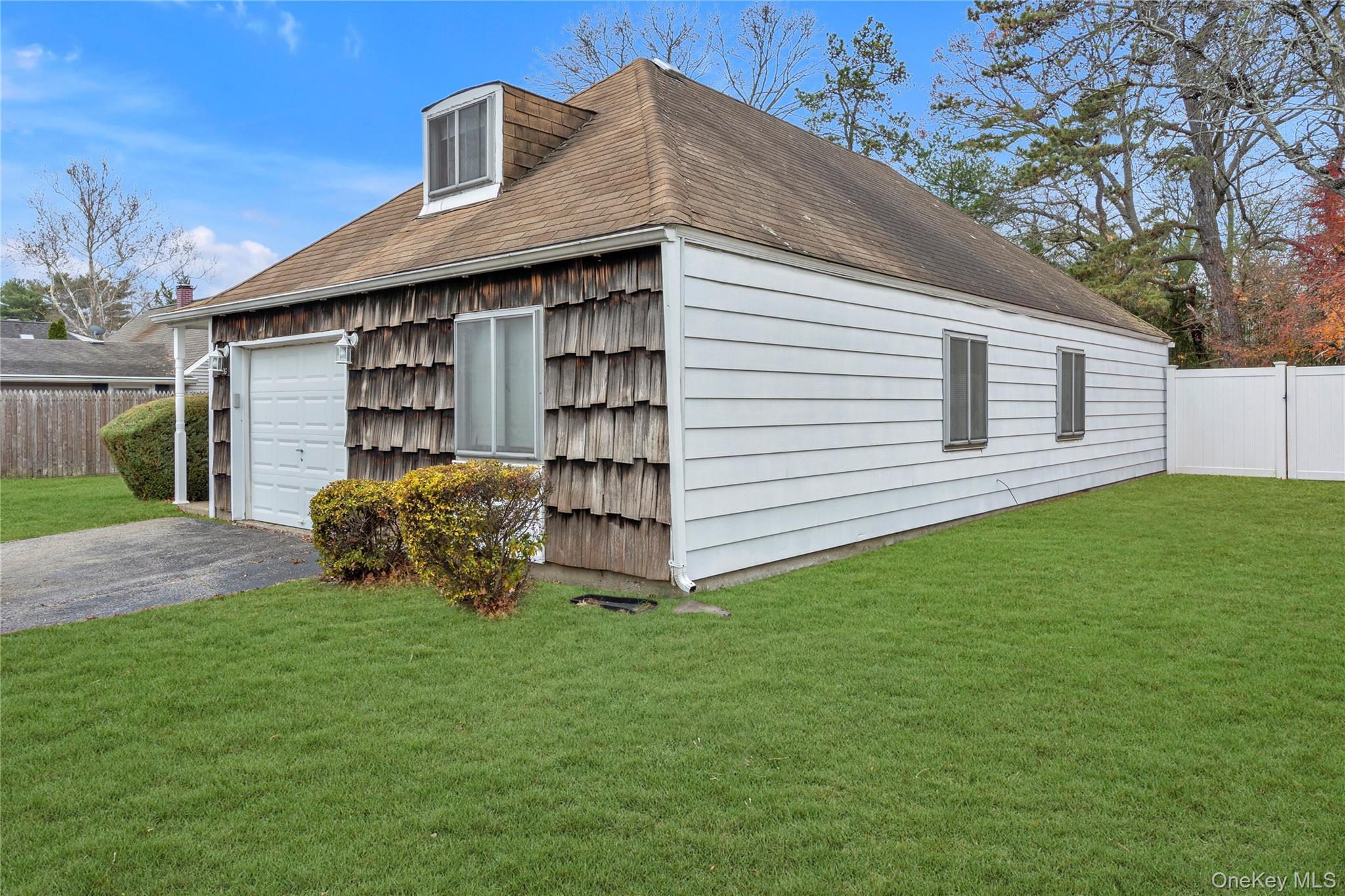 Single Family Split Cedar  Suffolk County, NY 11749, MLS-934869-20