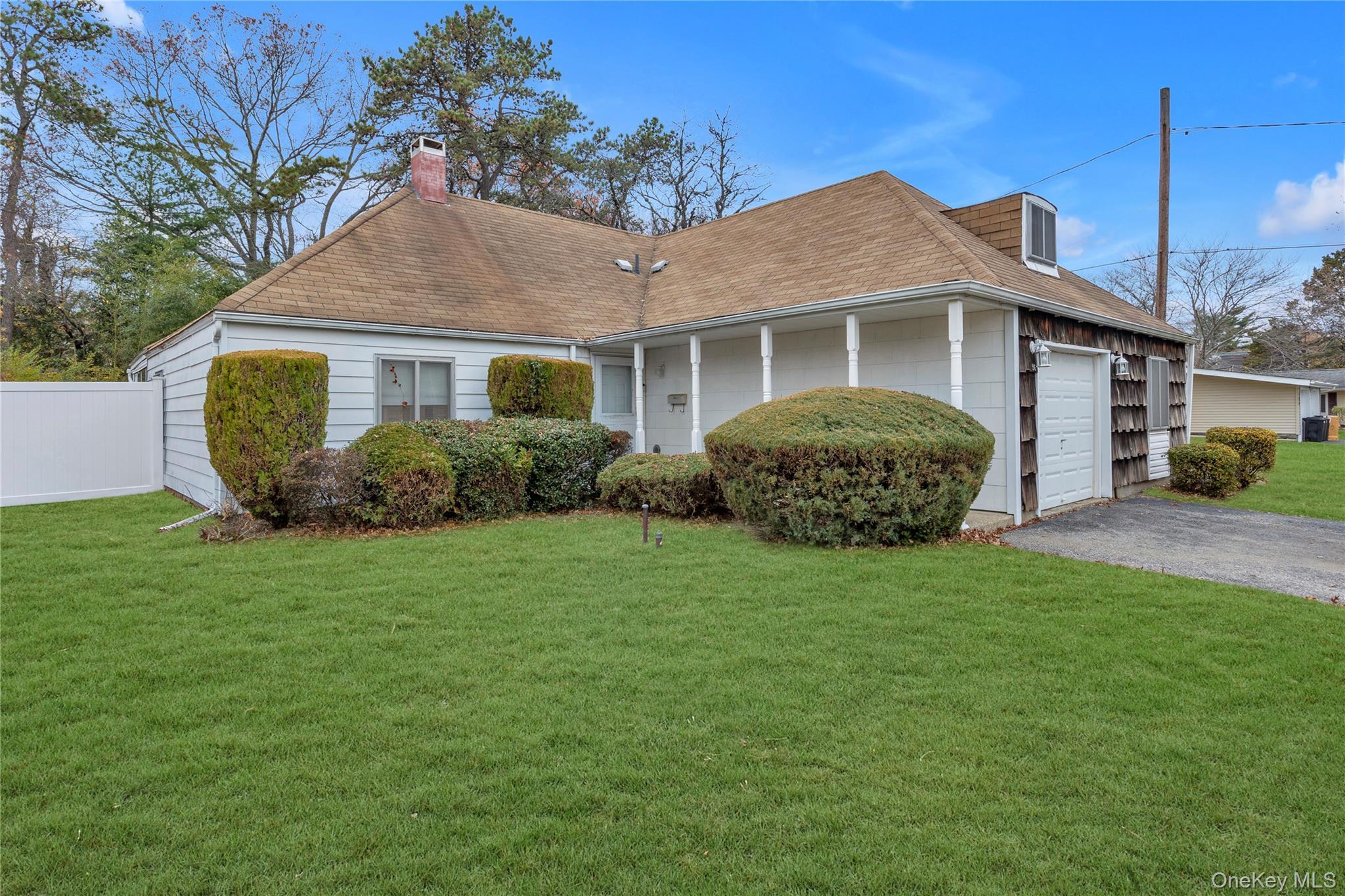 Single Family Split Cedar  Suffolk County, NY 11749, MLS-934869-21