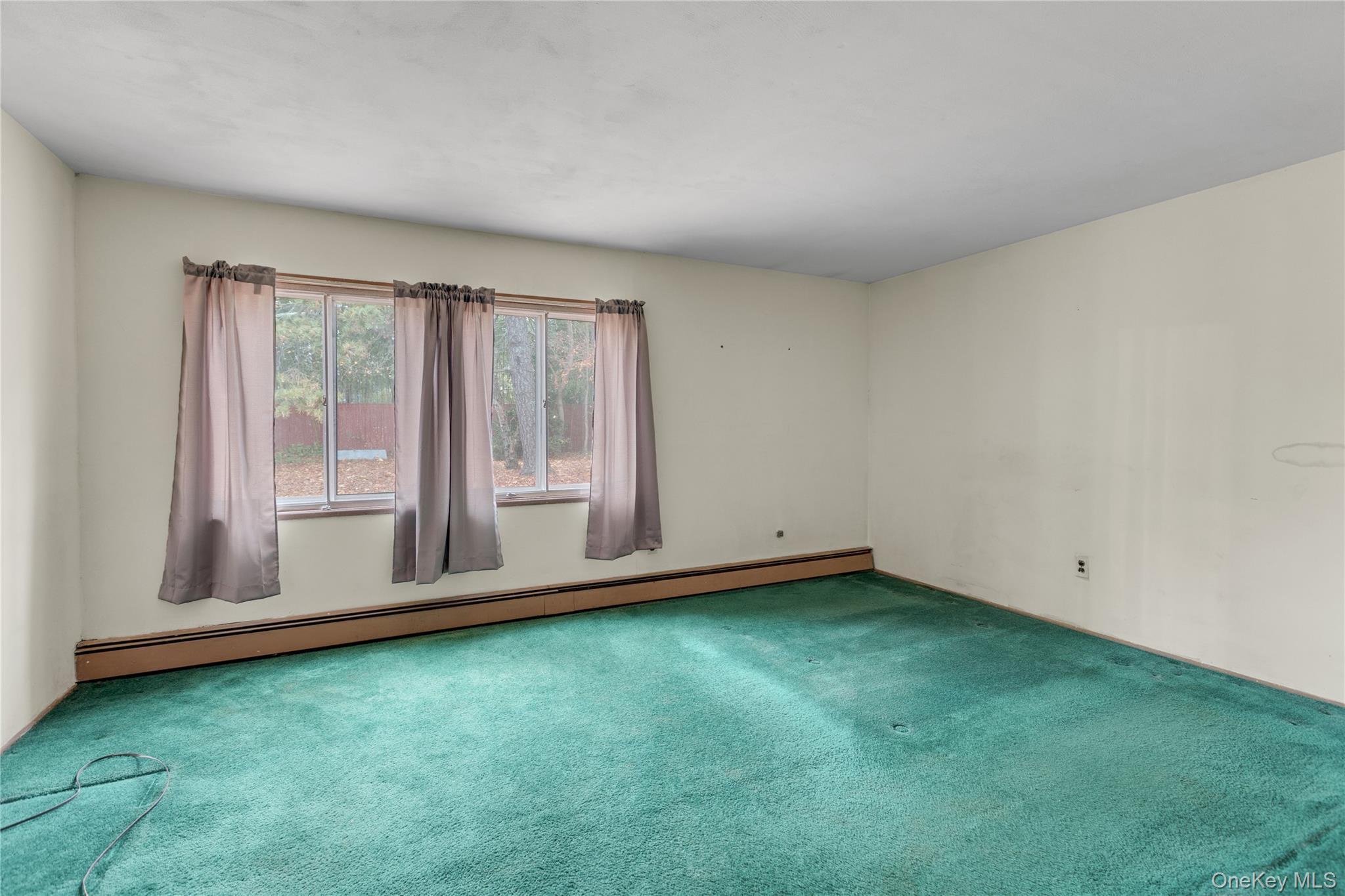 Single Family Split Cedar  Suffolk County, NY 11749, MLS-934869-9