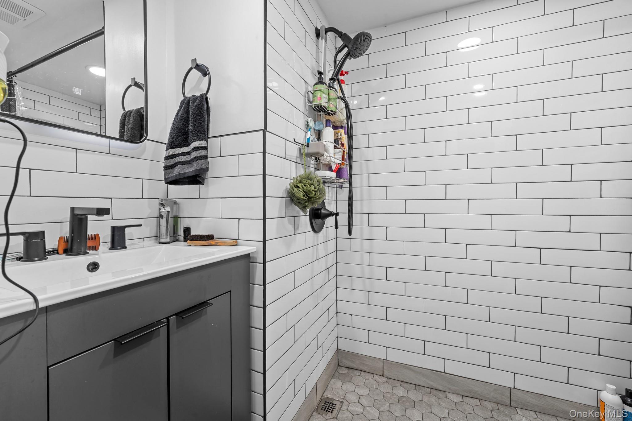 Single Family 48th Queens, NY 11377, MLS-934873-20