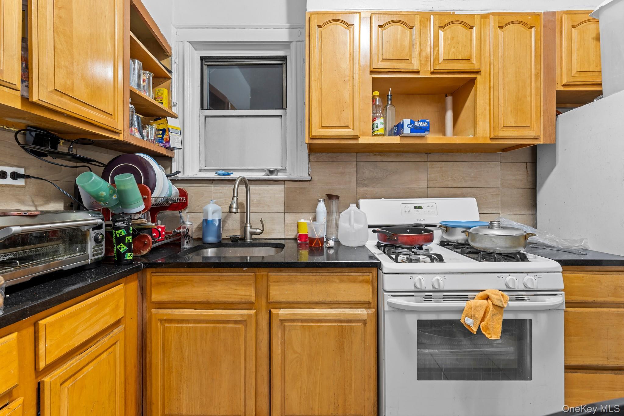 Single Family 48th Queens, NY 11377, MLS-934873-9