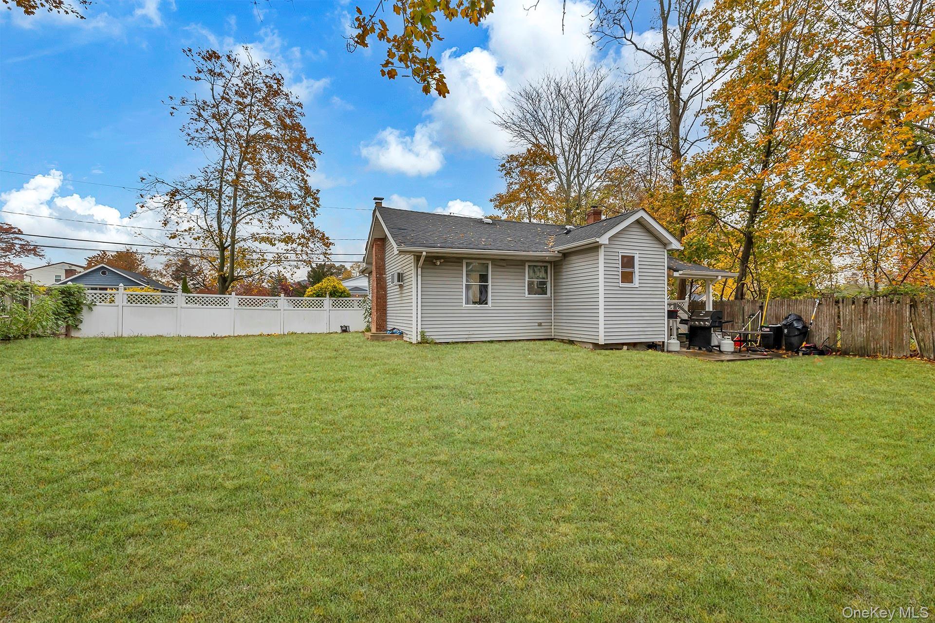 Single Family Weichers  Suffolk County, NY 11779, MLS-934903-26