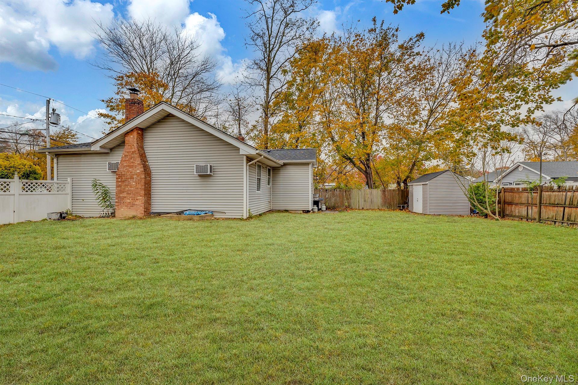 Single Family Weichers  Suffolk County, NY 11779, MLS-934903-27