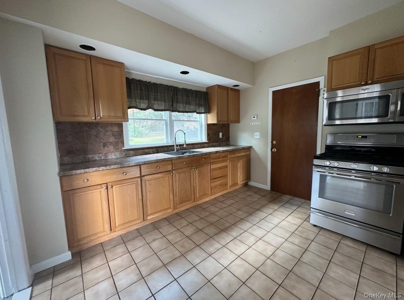 Single Family Grand Rockland County, NY 10965, MLS-934938-21