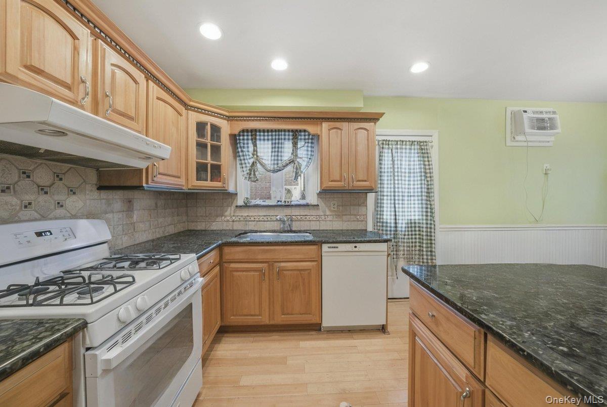 Single Family Woodbine Westchester County, NY 10704, MLS-934971-7