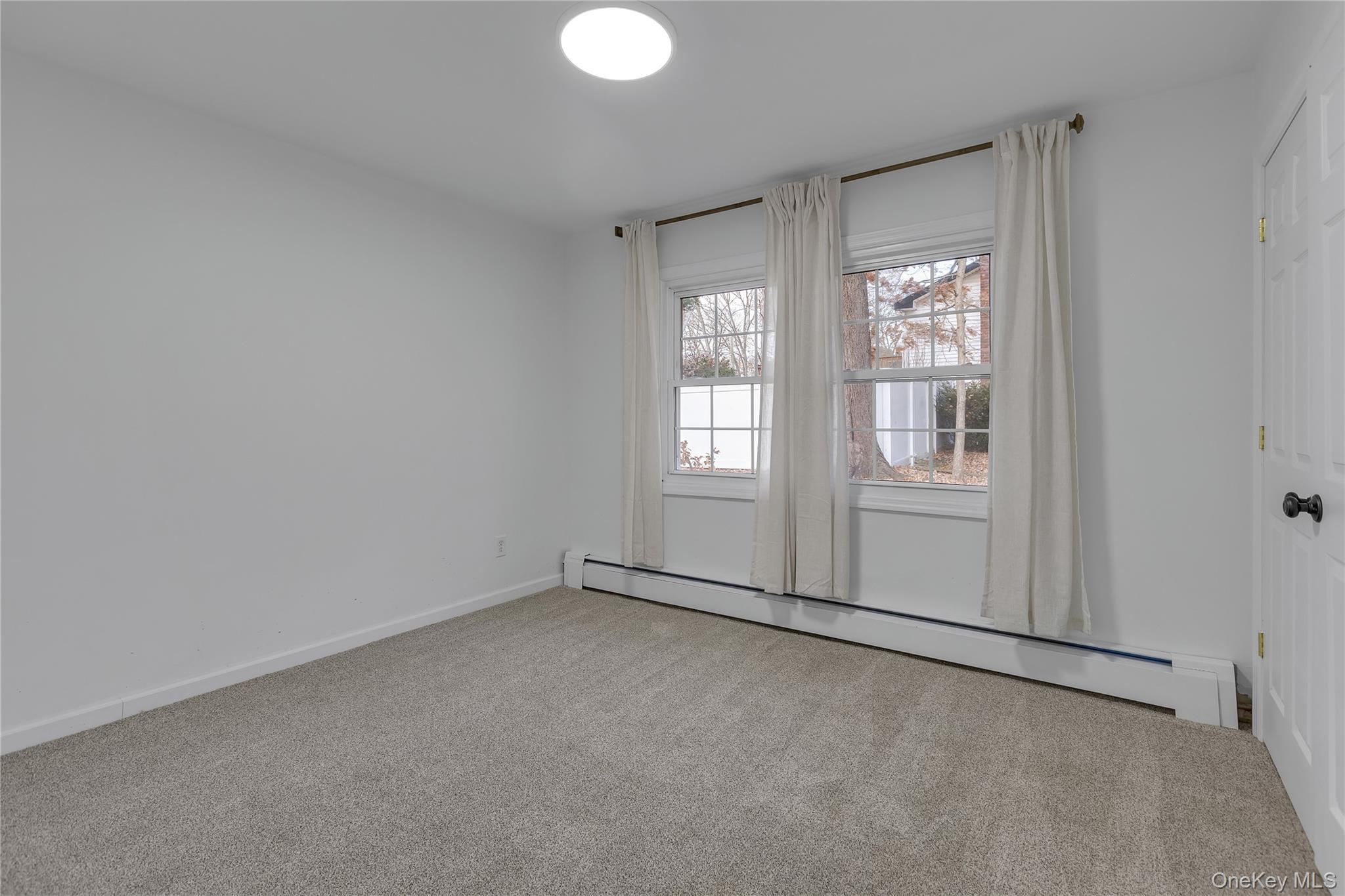 Single Family Hillsdale Suffolk County, NY 11727, MLS-935042-14