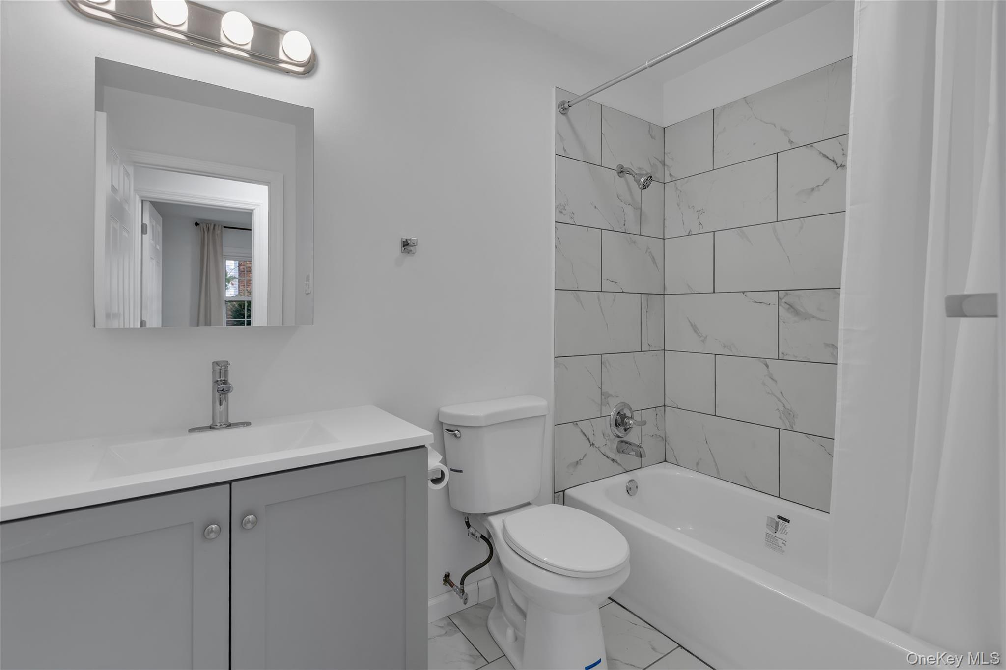 Single Family Hillsdale Suffolk County, NY 11727, MLS-935042-17