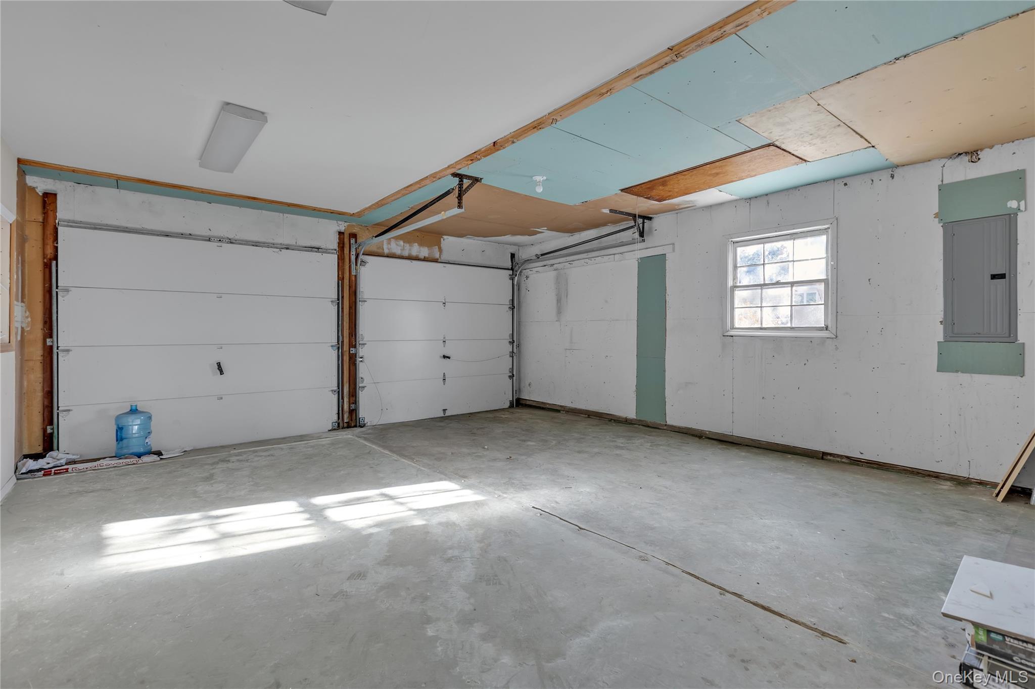 Single Family Hillsdale Suffolk County, NY 11727, MLS-935042-19