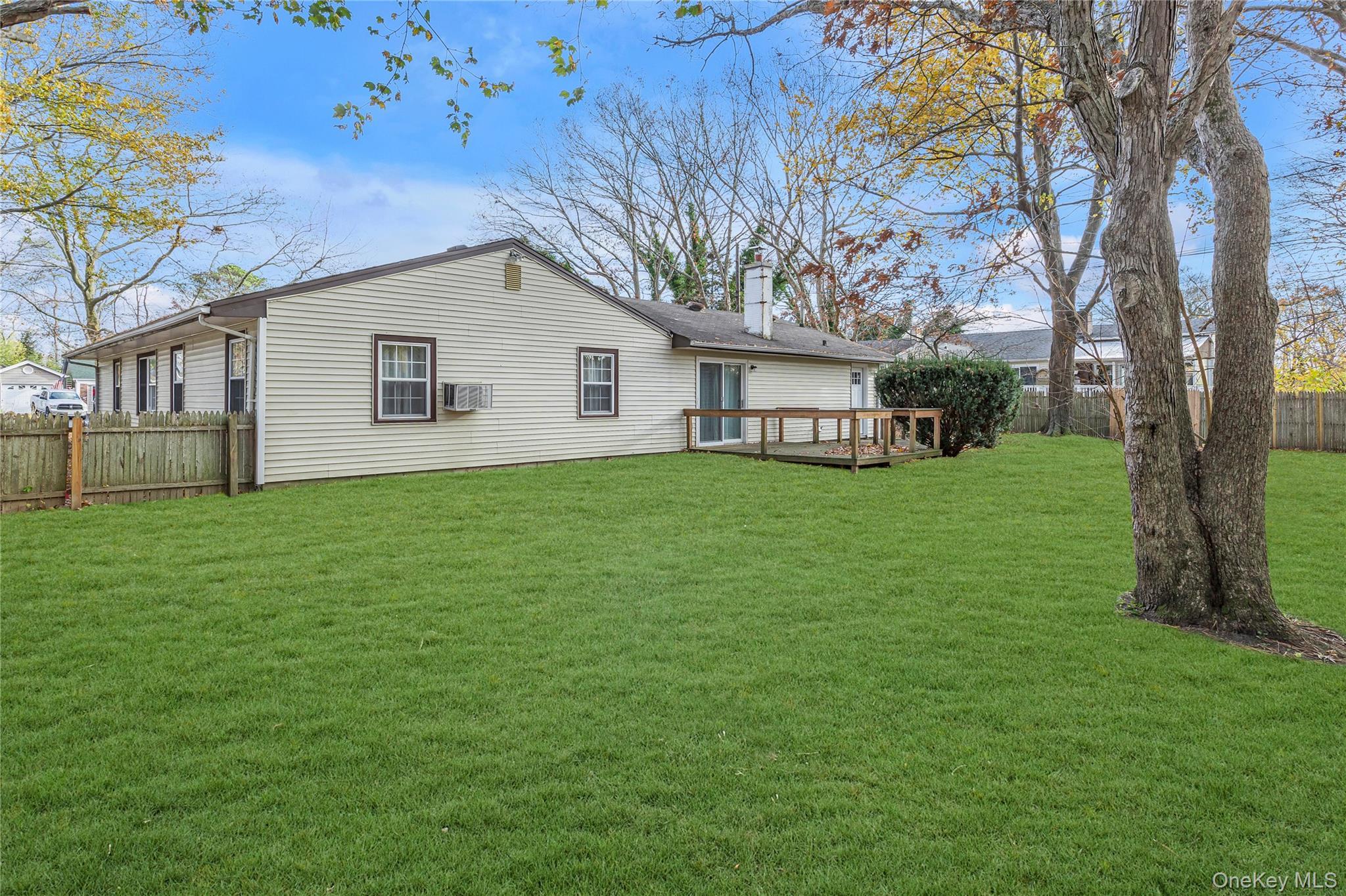 Single Family Hillsdale Suffolk County, NY 11727, MLS-935042-20