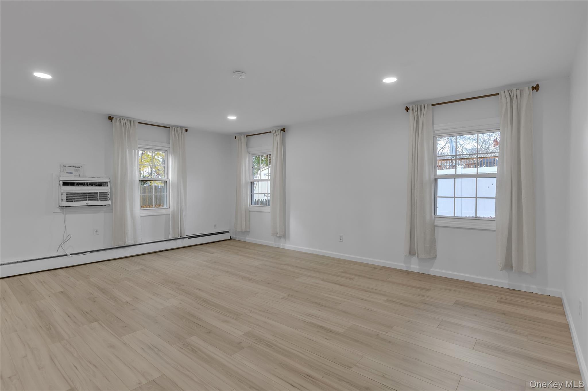 Single Family Hillsdale Suffolk County, NY 11727, MLS-935042-4