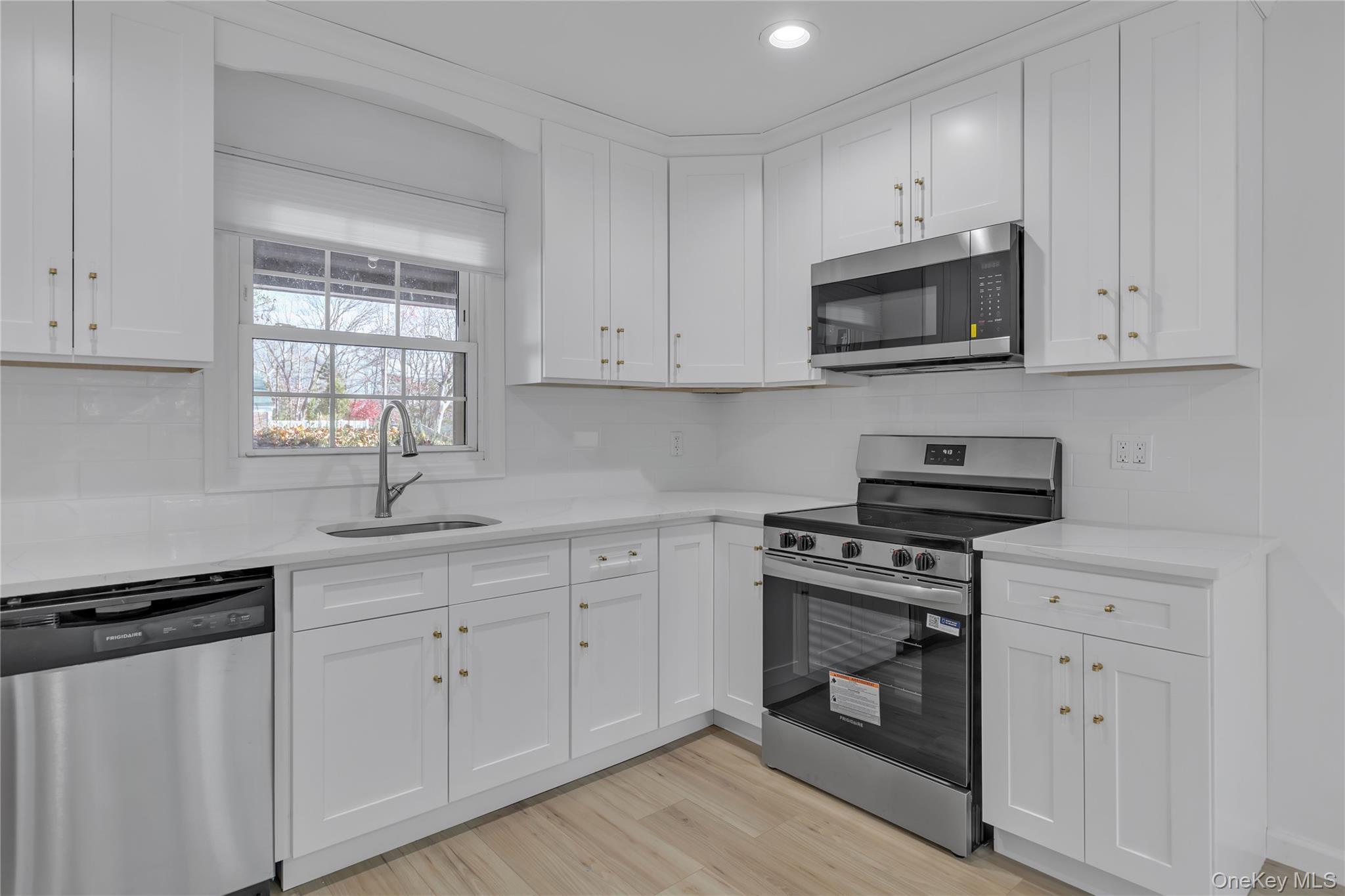 Single Family Hillsdale Suffolk County, NY 11727, MLS-935042-9