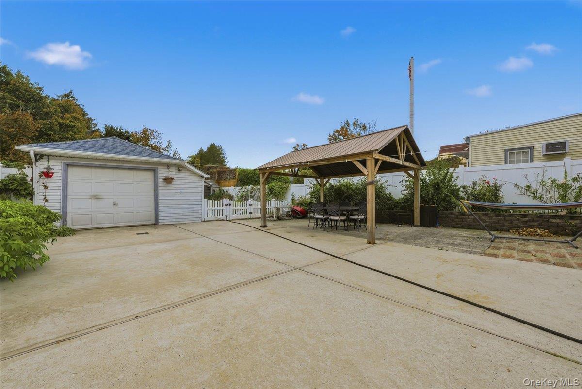 Single Family Franklin  Nassau County, NY 11563, MLS-935082-29