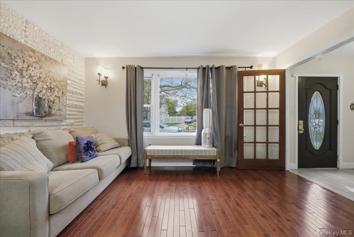 Single Family Franklin  Nassau County, NY 11563, MLS-935082-7