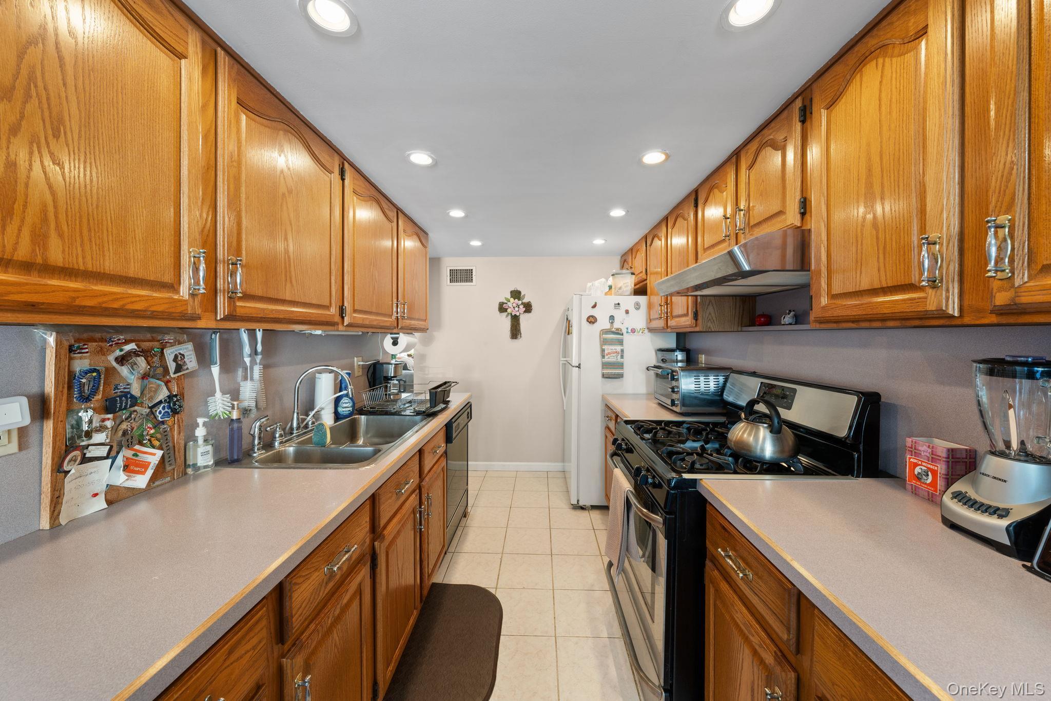 Single Family Dover Green  Staten Island, NY 10213, MLS-935119-3