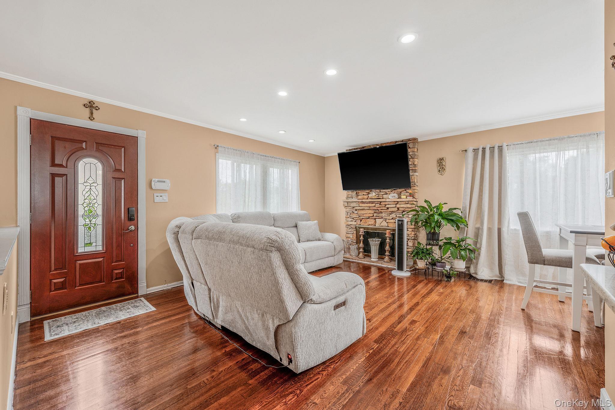 Single Family Willets Nassau County, NY 11791, MLS-935153-10