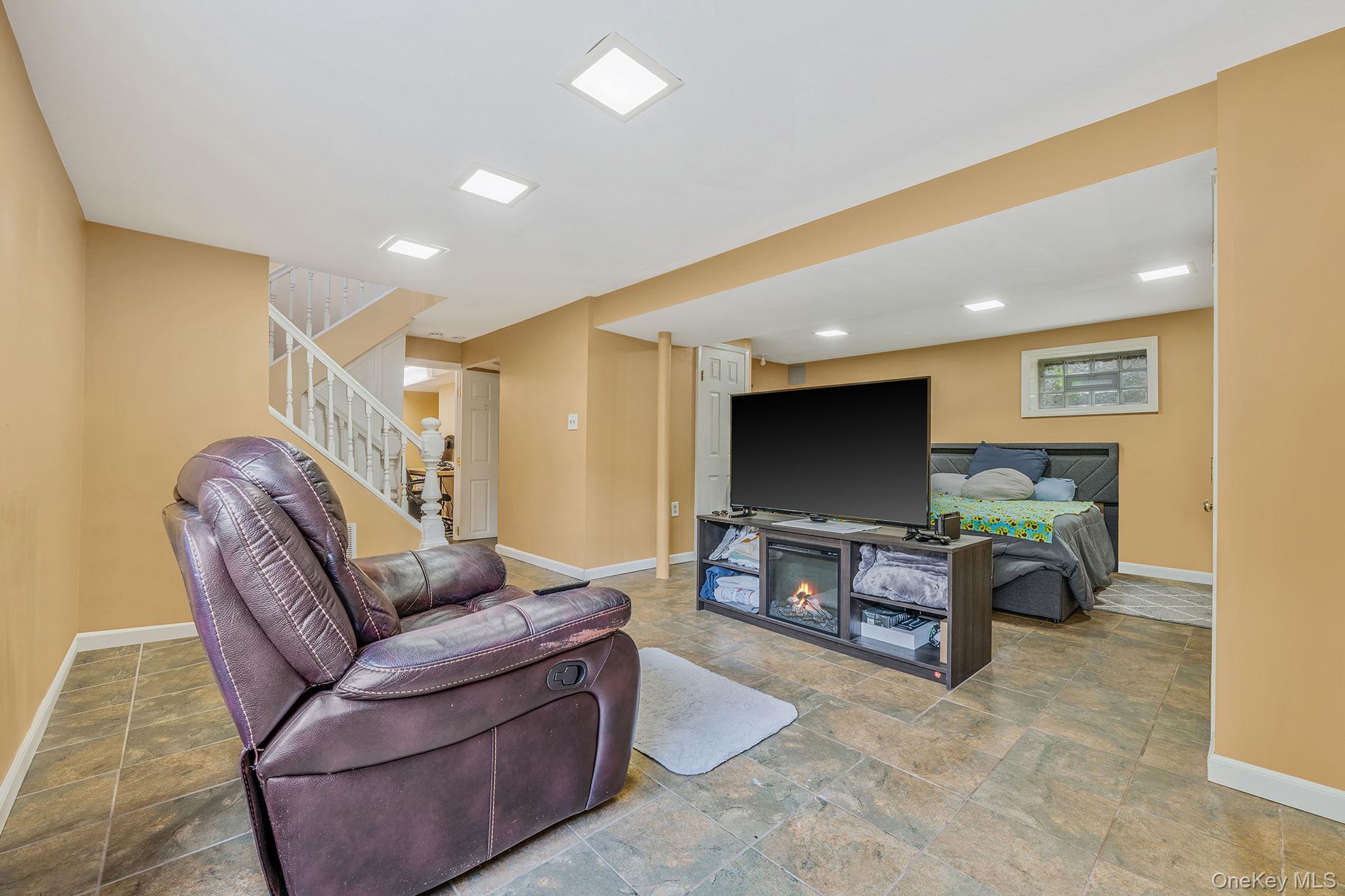 Single Family Willets Nassau County, NY 11791, MLS-935153-28