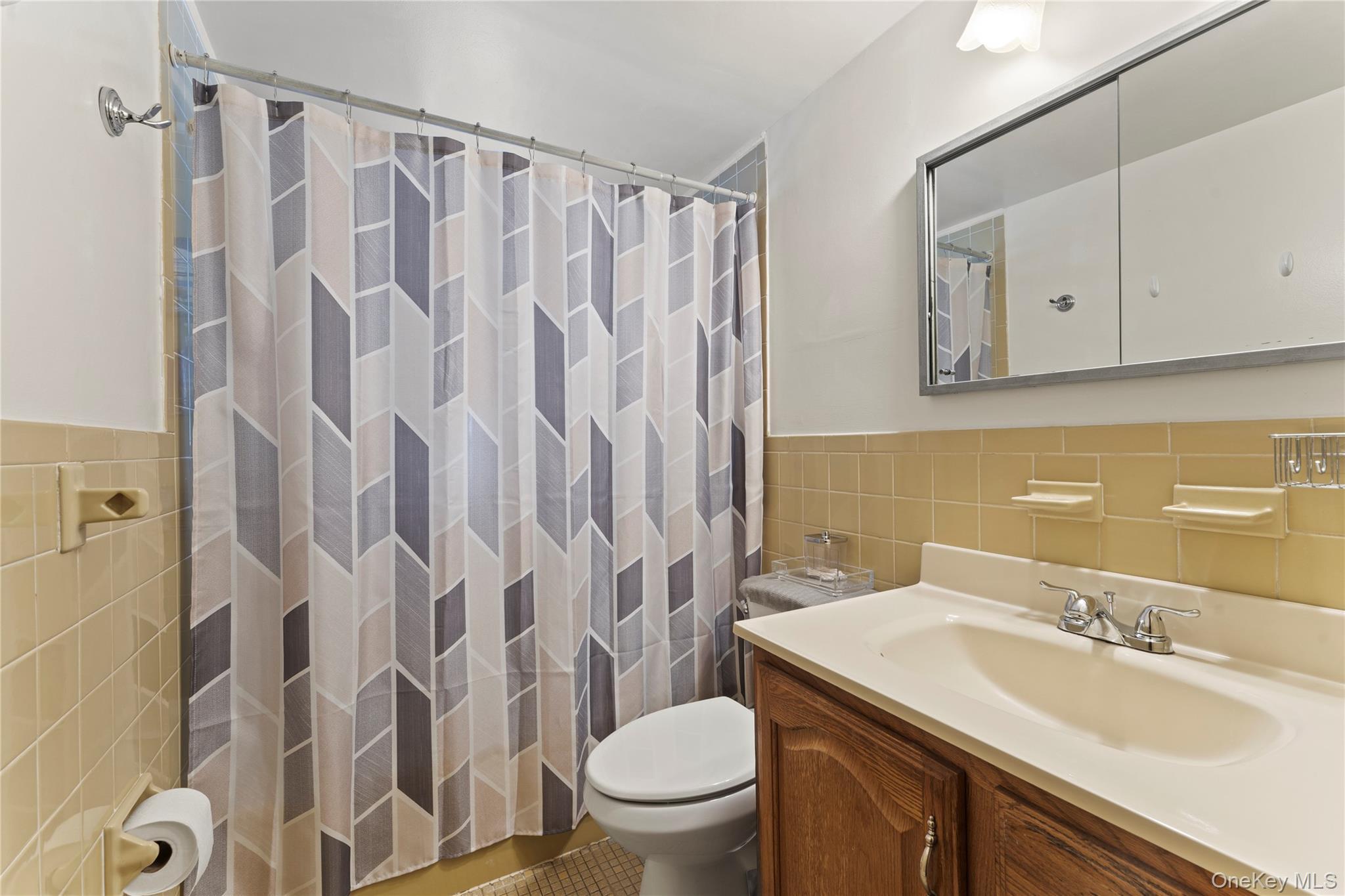 Single Family Madison Nassau County, NY 11010, MLS-935165-17