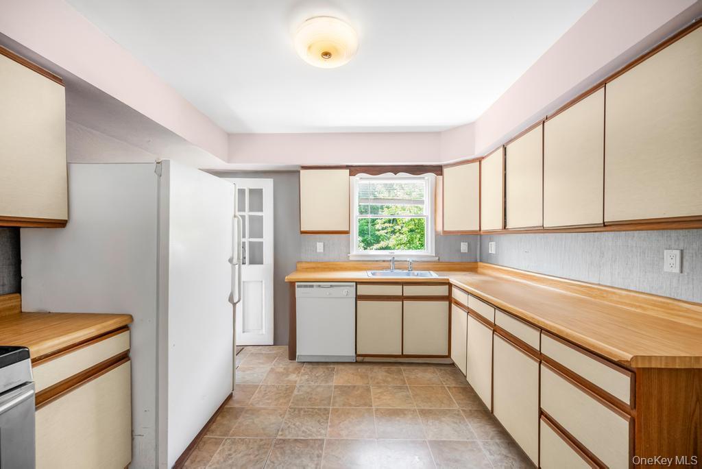 Single Family Cooks  Suffolk County, NY 11977, MLS-935189-21