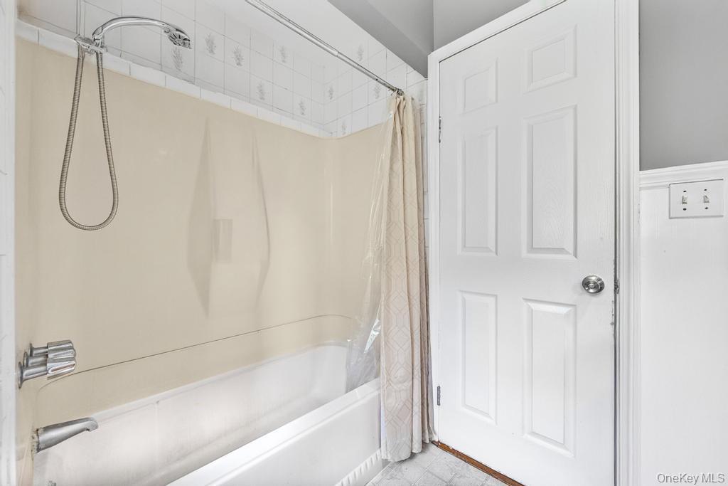 Single Family Cooks  Suffolk County, NY 11977, MLS-935189-28