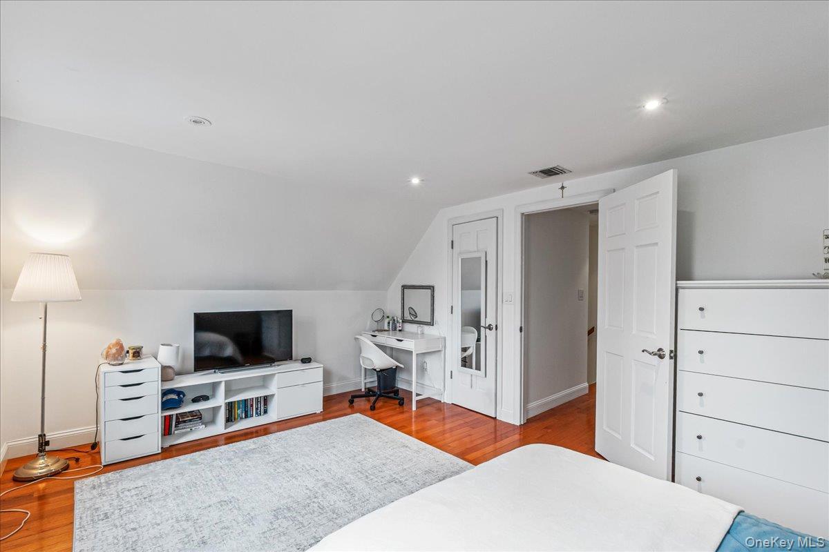 Single Family Express Suffolk County, NY 11779, MLS-935218-19