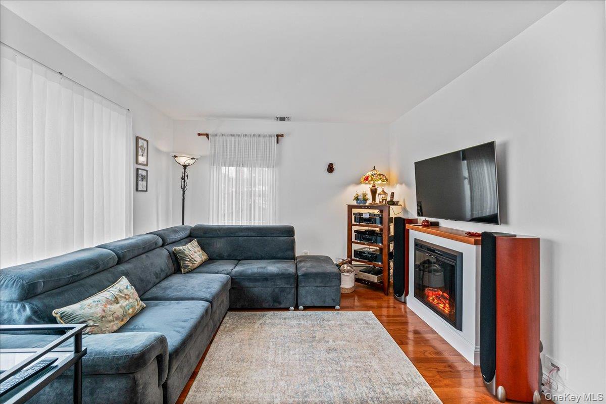 Single Family Express Suffolk County, NY 11779, MLS-935218-4