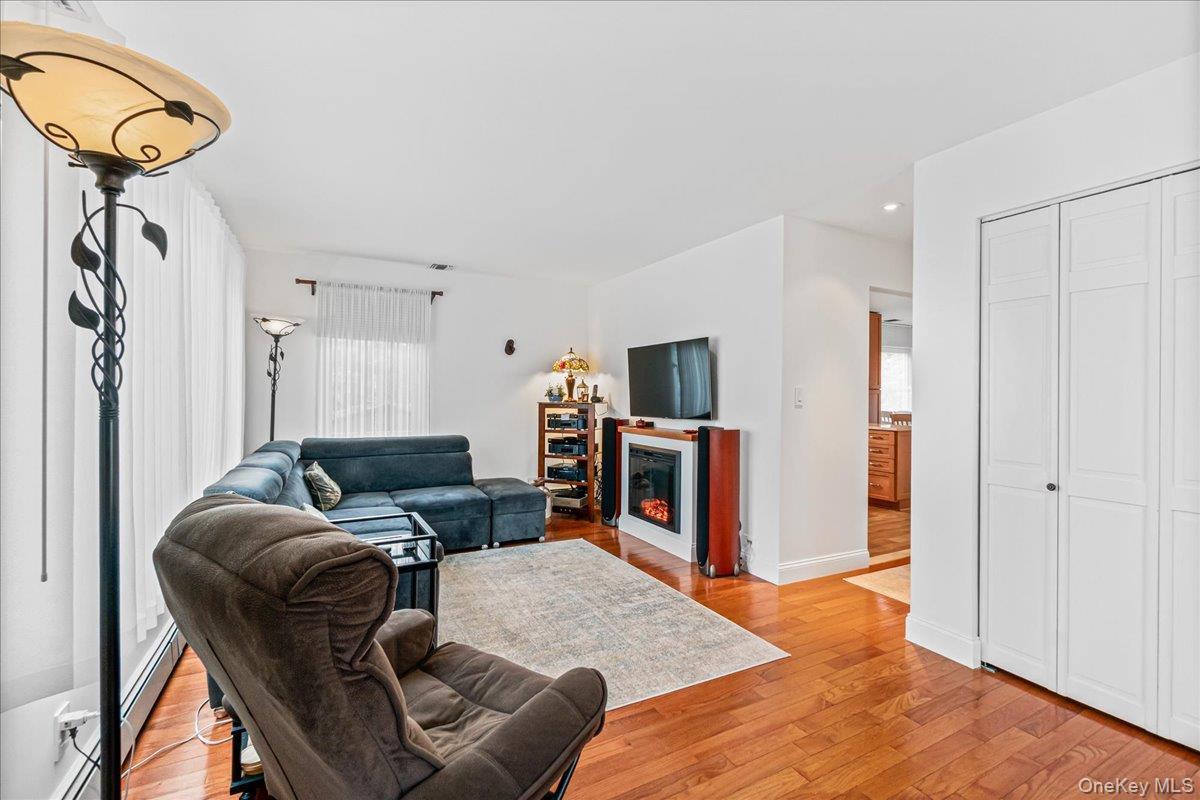 Single Family Express Suffolk County, NY 11779, MLS-935218-5