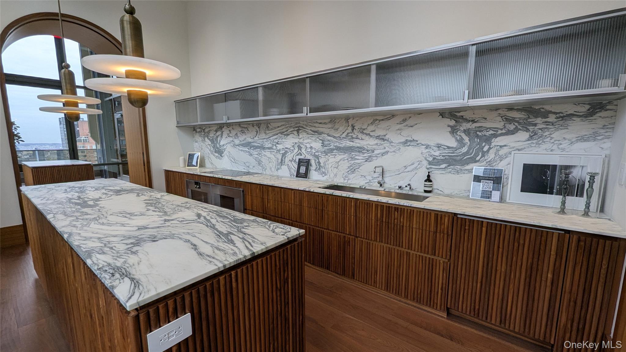 Apartment 47th  Manhattan, NY 10017, MLS-935222-13