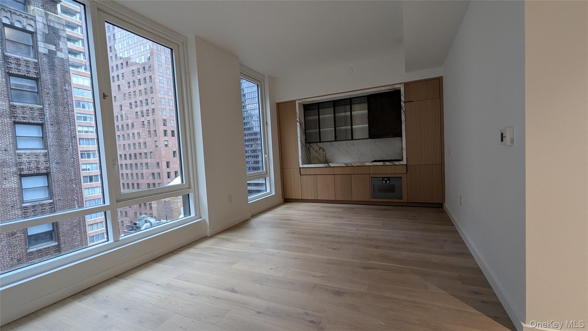 Apartment 47th  Manhattan, NY 10017, MLS-935222-2