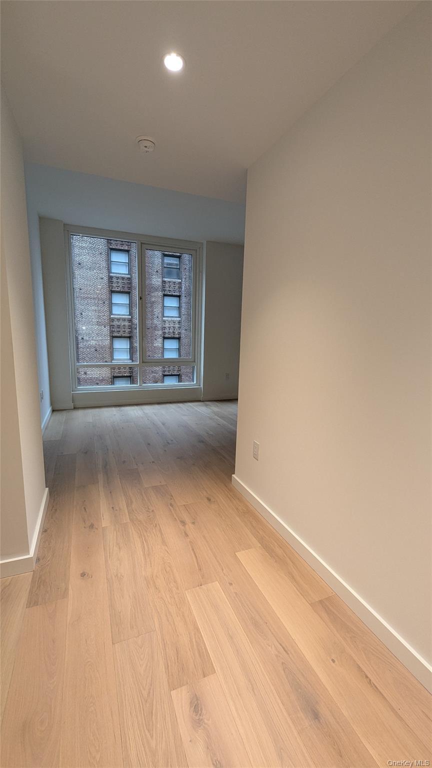 Apartment 47th  Manhattan, NY 10017, MLS-935222-4