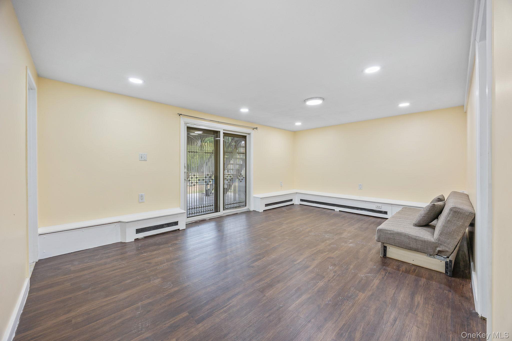 Single Family Hilton Nassau County, NY 11801, MLS-935247-11