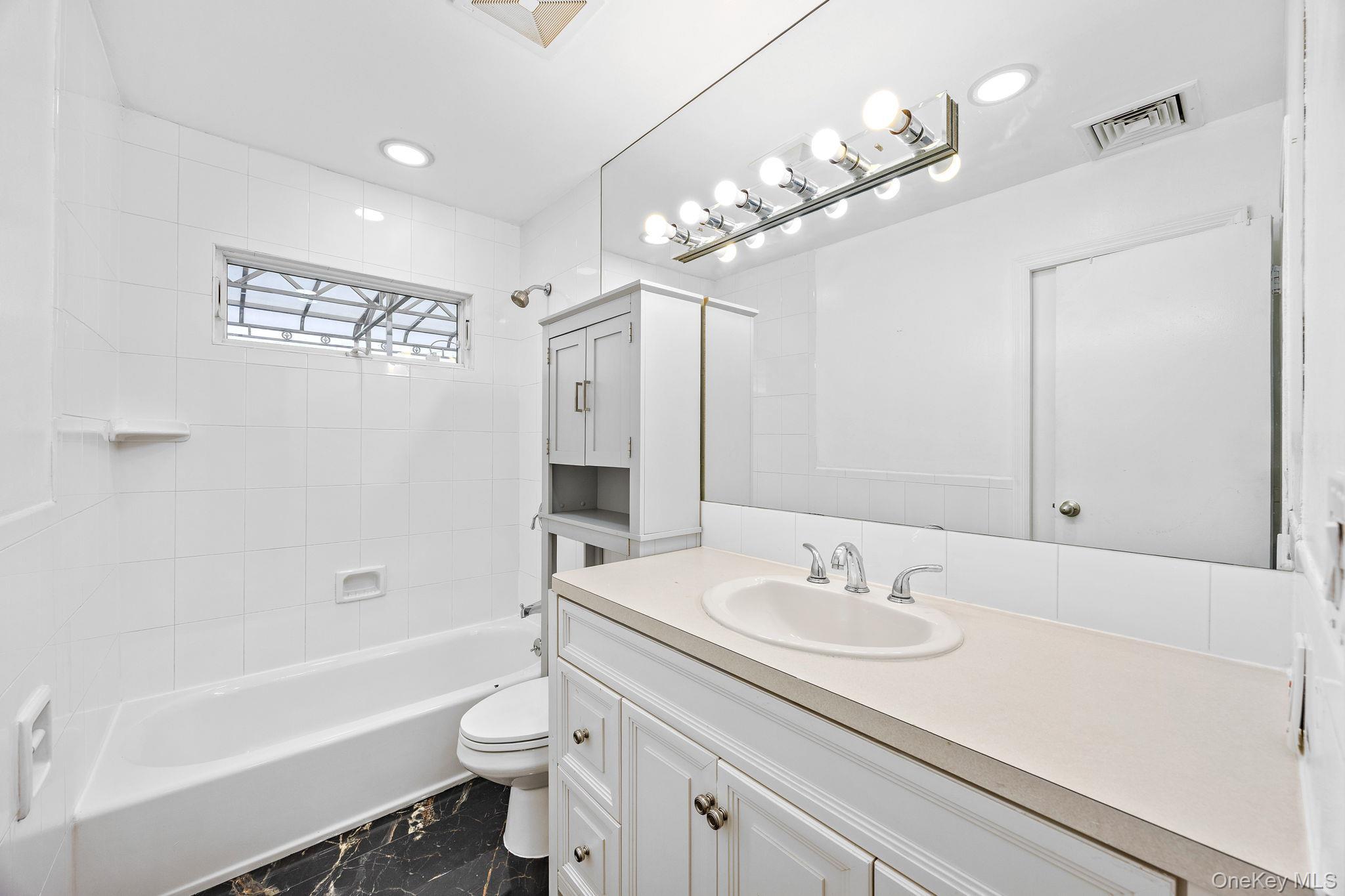 Single Family Hilton Nassau County, NY 11801, MLS-935247-9