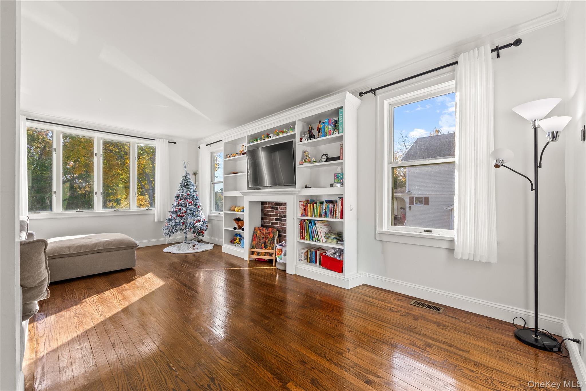 Single Family Hillside Nassau County, NY 11545, MLS-935284-10