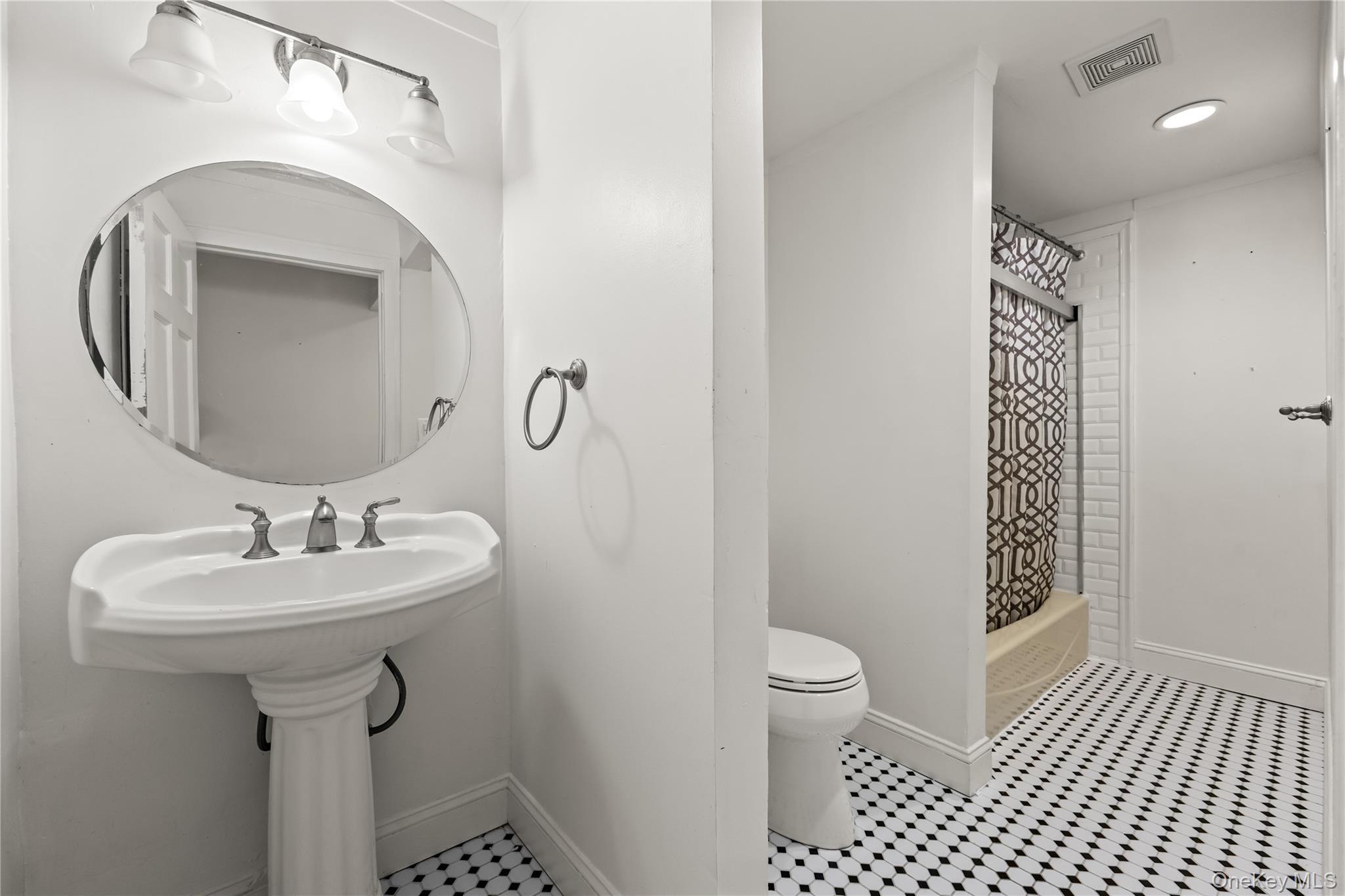 Single Family Hillside Nassau County, NY 11545, MLS-935284-16