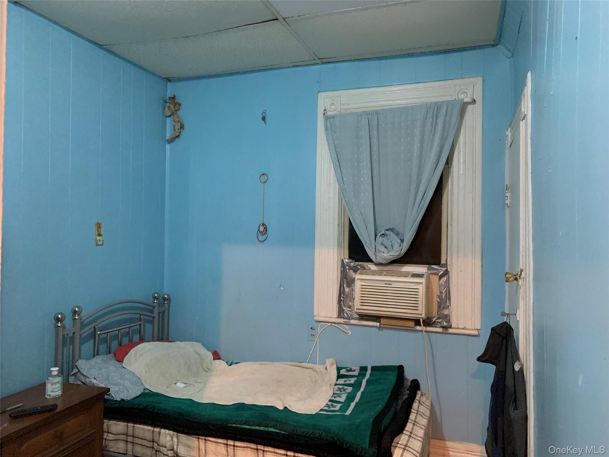 Single Family Junction  Queens, NY 11368, MLS-935321-4