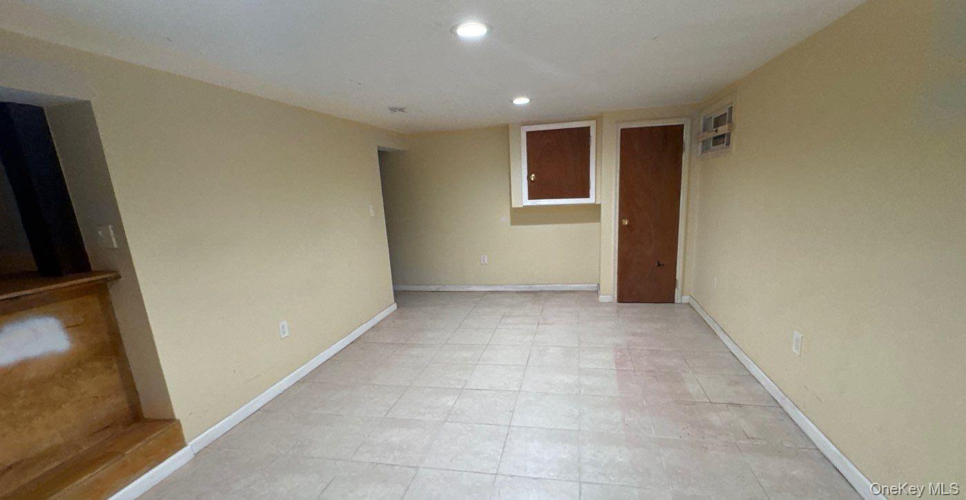 Single Family Rosser  Nassau County, NY 11003, MLS-935330-8