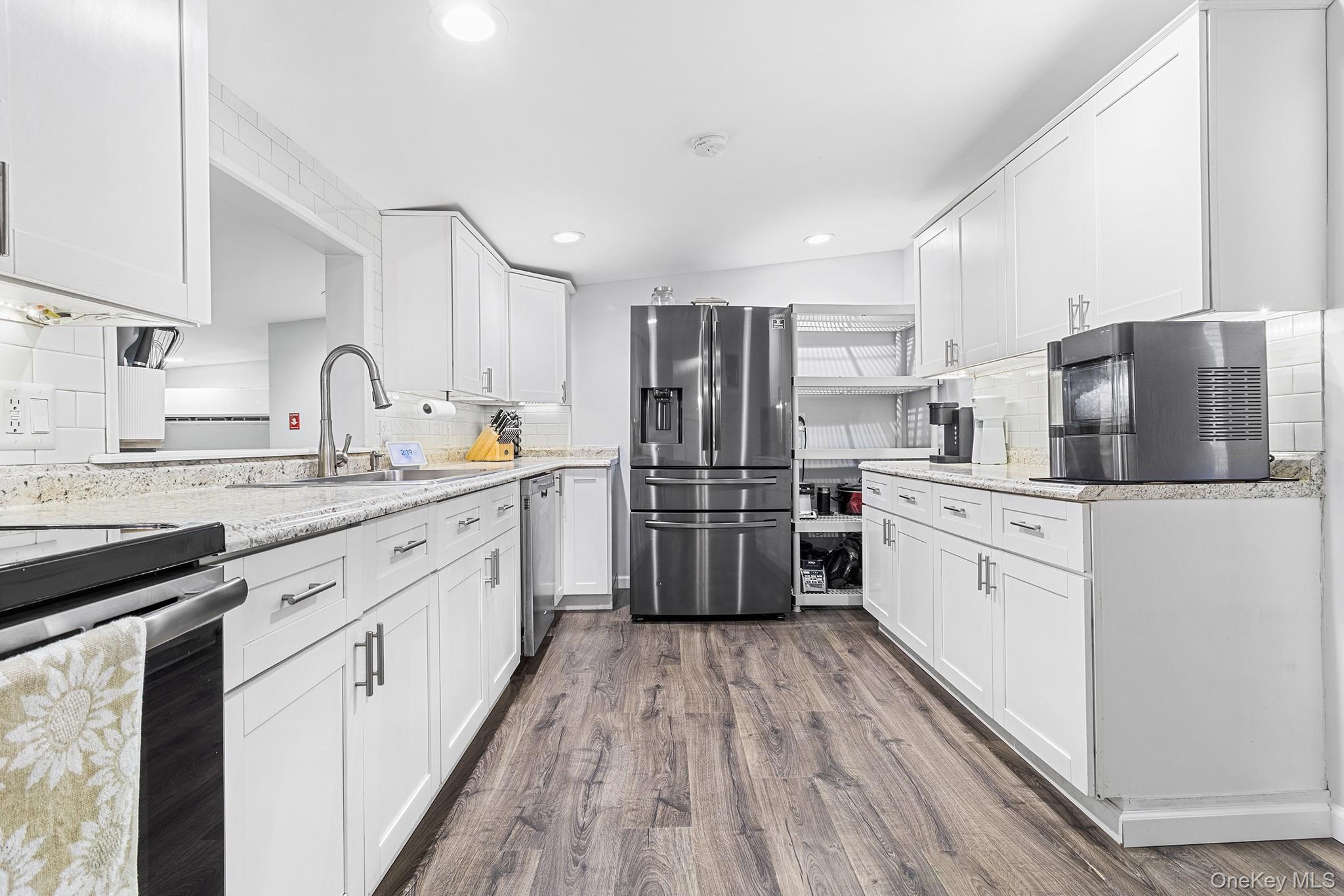 Single Family Neighborhood  Suffolk County, NY 11951, MLS-935338-10