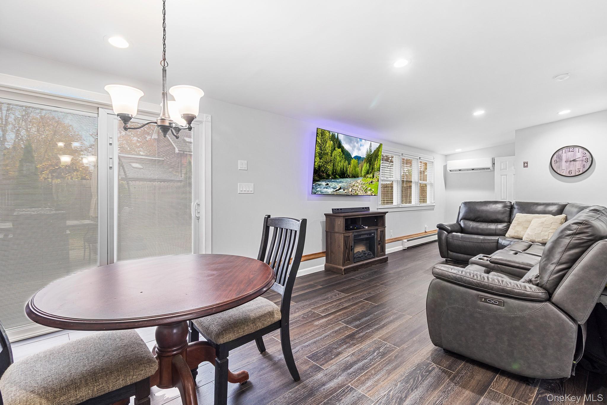 Single Family Neighborhood  Suffolk County, NY 11951, MLS-935338-4