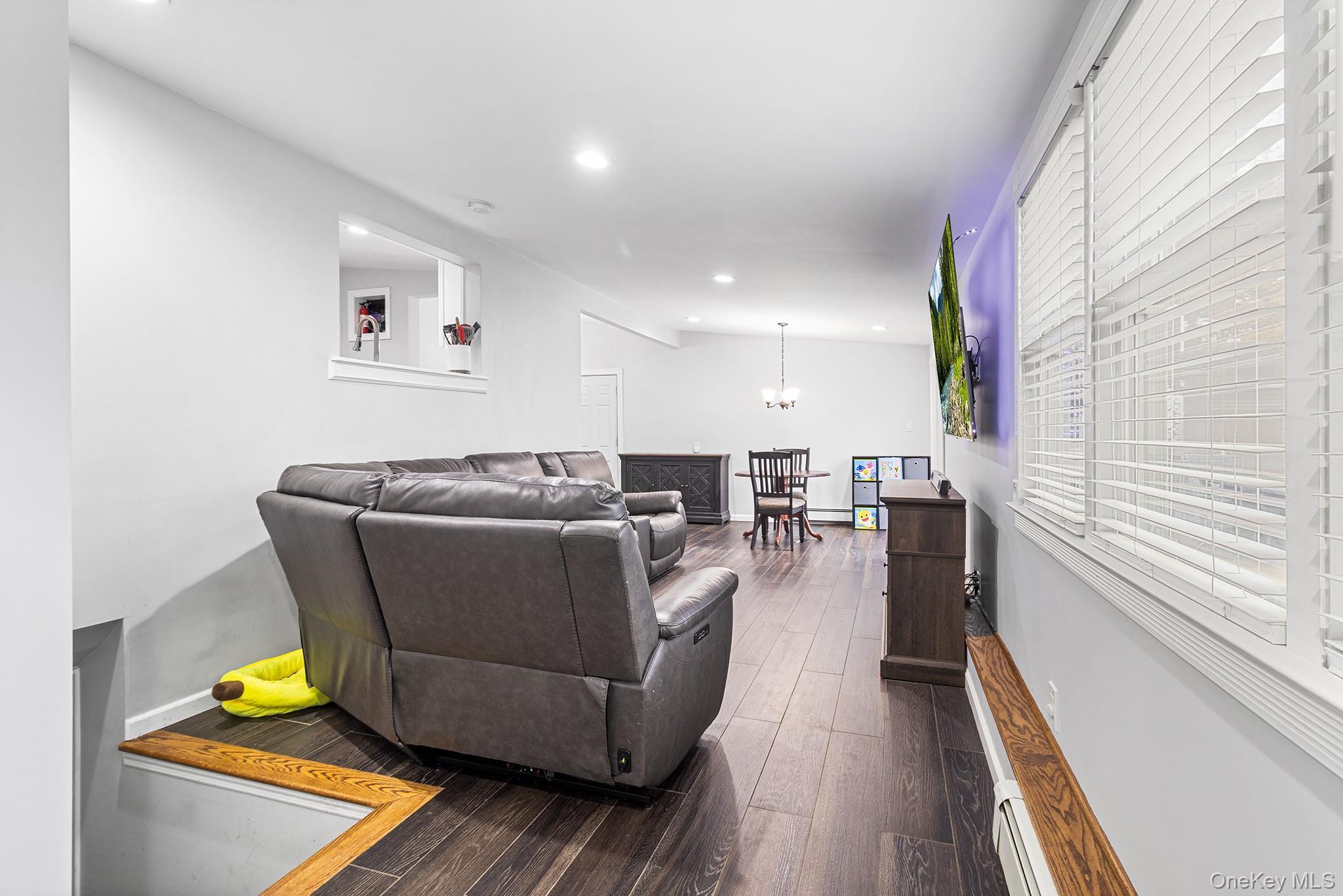 Single Family Neighborhood  Suffolk County, NY 11951, MLS-935338-8