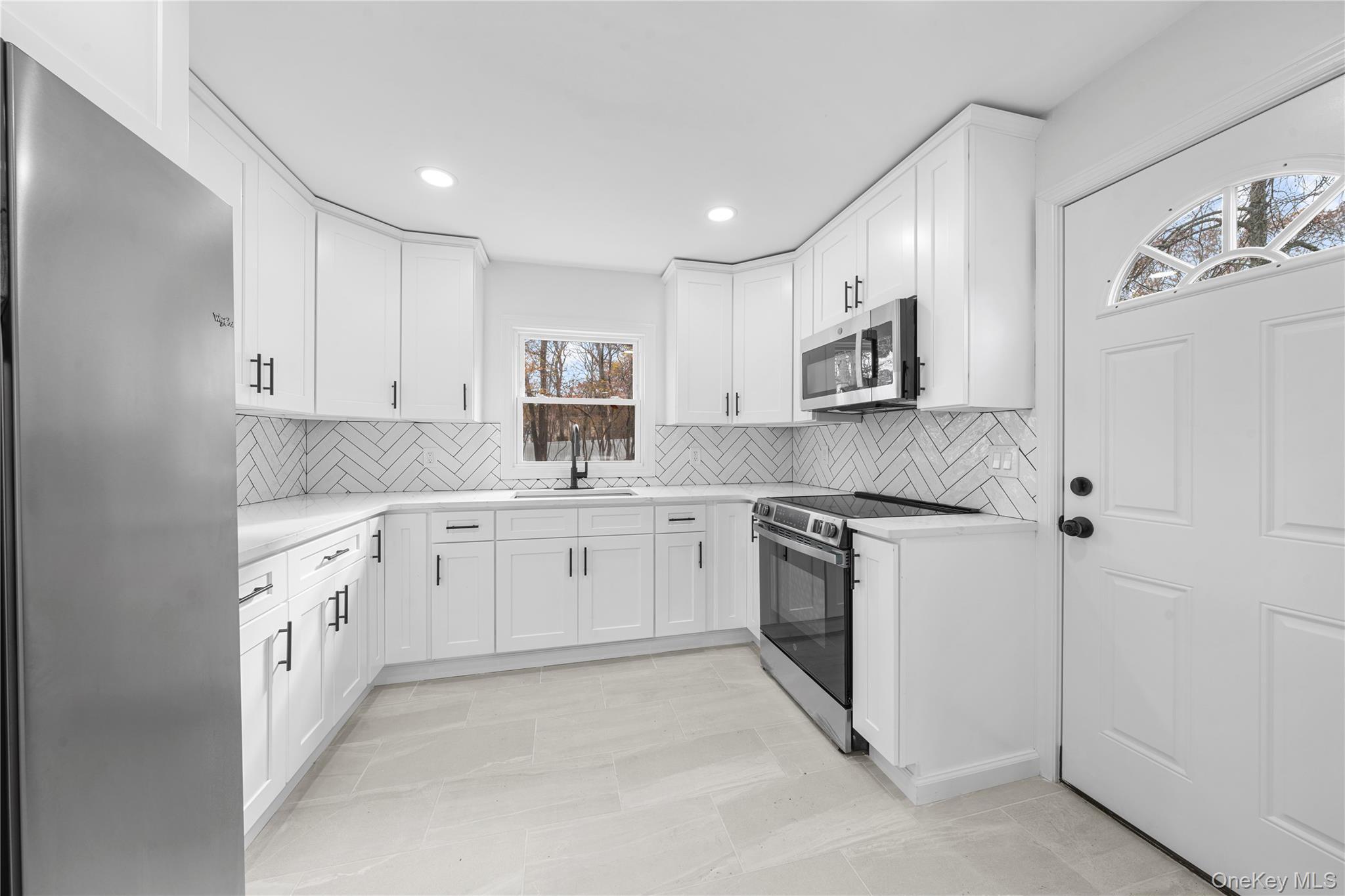 Single Family Carr  Suffolk County, NY 11727, MLS-935427-7