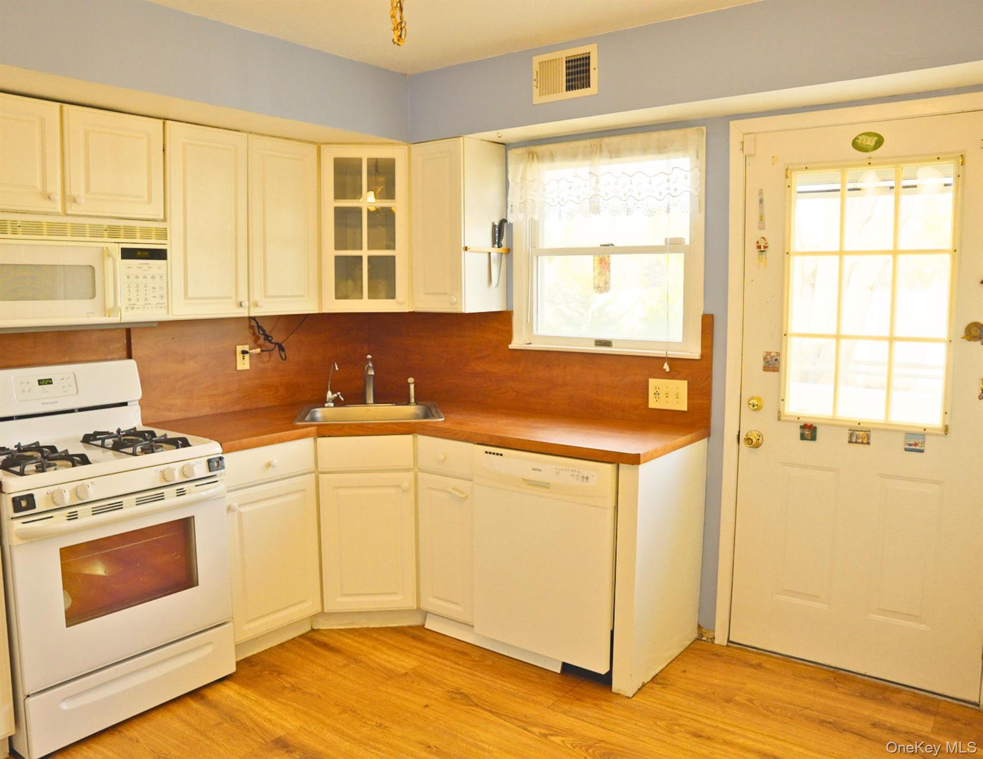 Single Family Harrison  Nassau County, NY 11714, MLS-935497-15