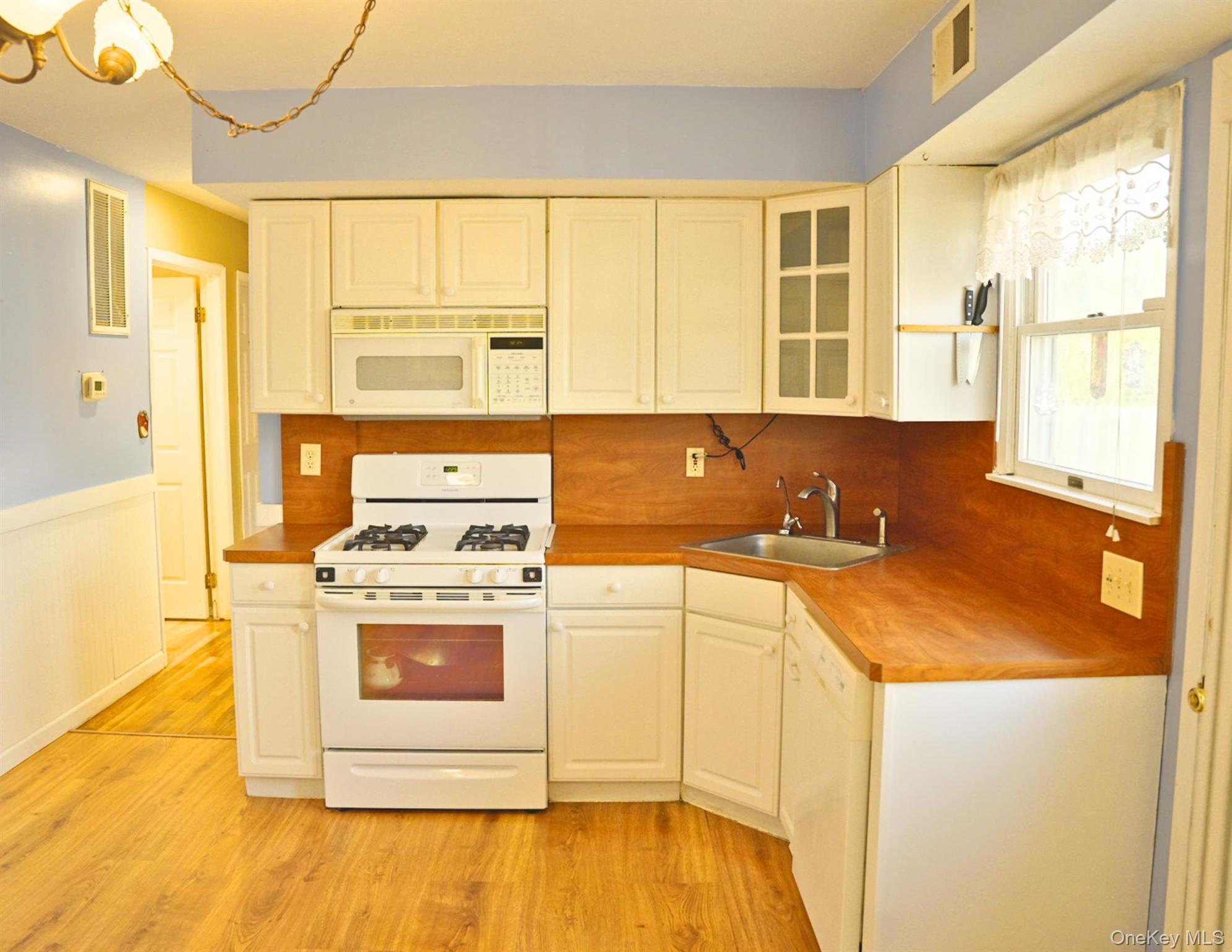 Single Family Harrison  Nassau County, NY 11714, MLS-935497-5