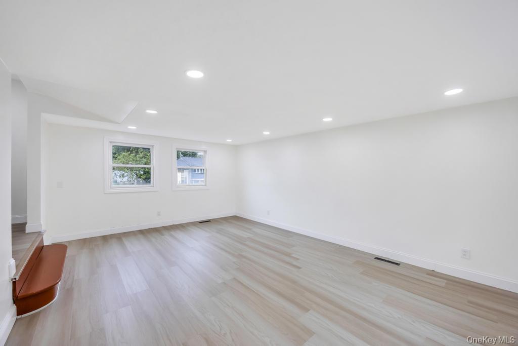 Single Family Claywood Suffolk County, NY 11717, MLS-935589-10