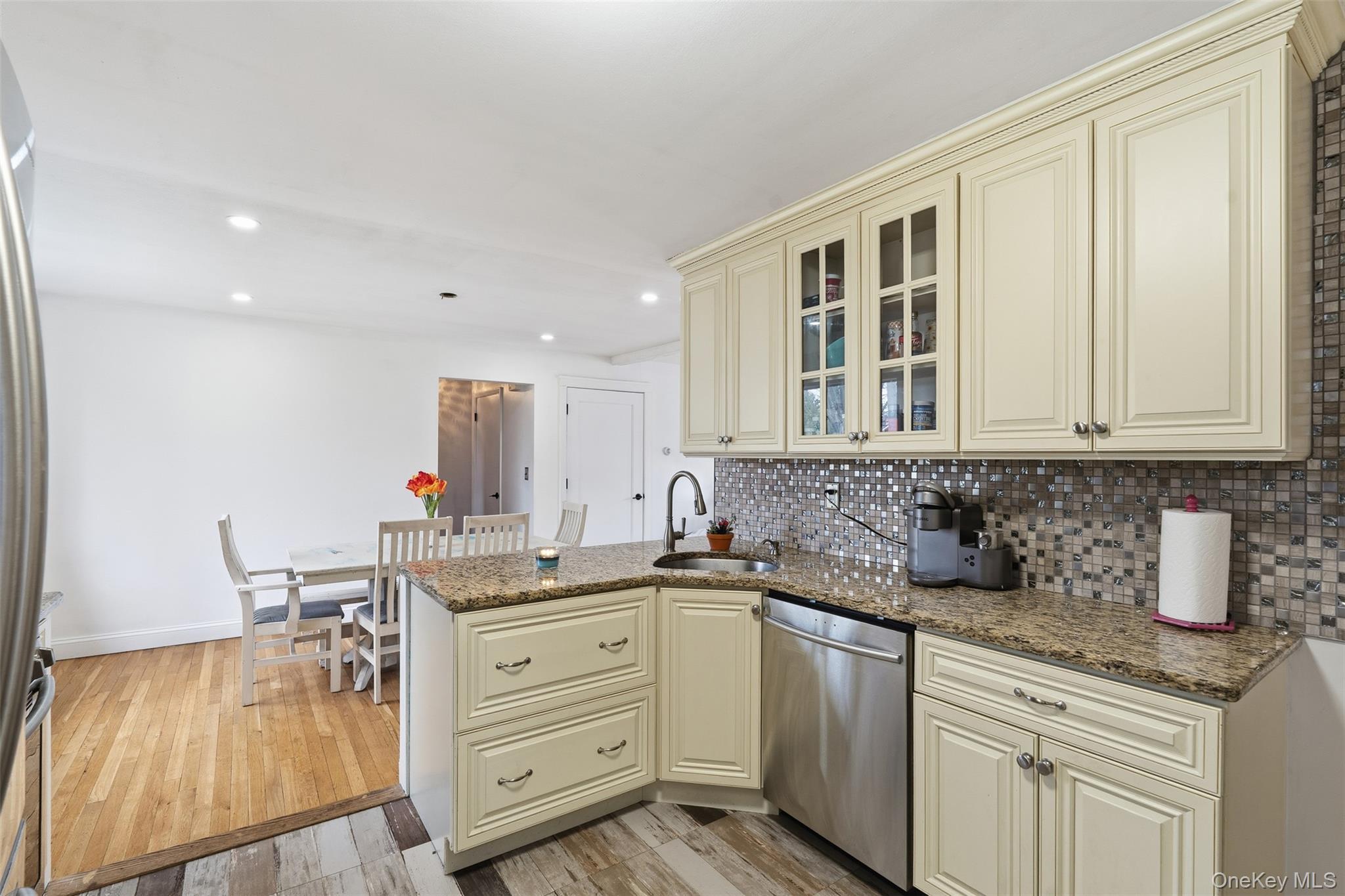 Single Family Hovenkamp Rockland County, NY 10954, MLS-935624-16